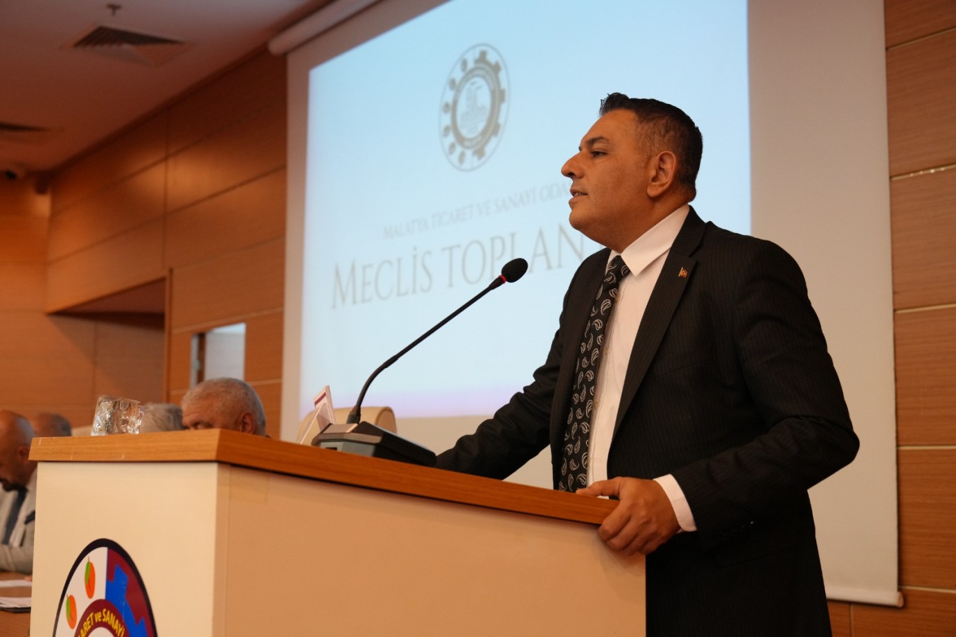 SADIKOĞLU ; “MEVCUT UÇUŞLAR İŞ DÜNYAMIZIN İHTİYAÇLARINA CEVAP VERMİYOR”