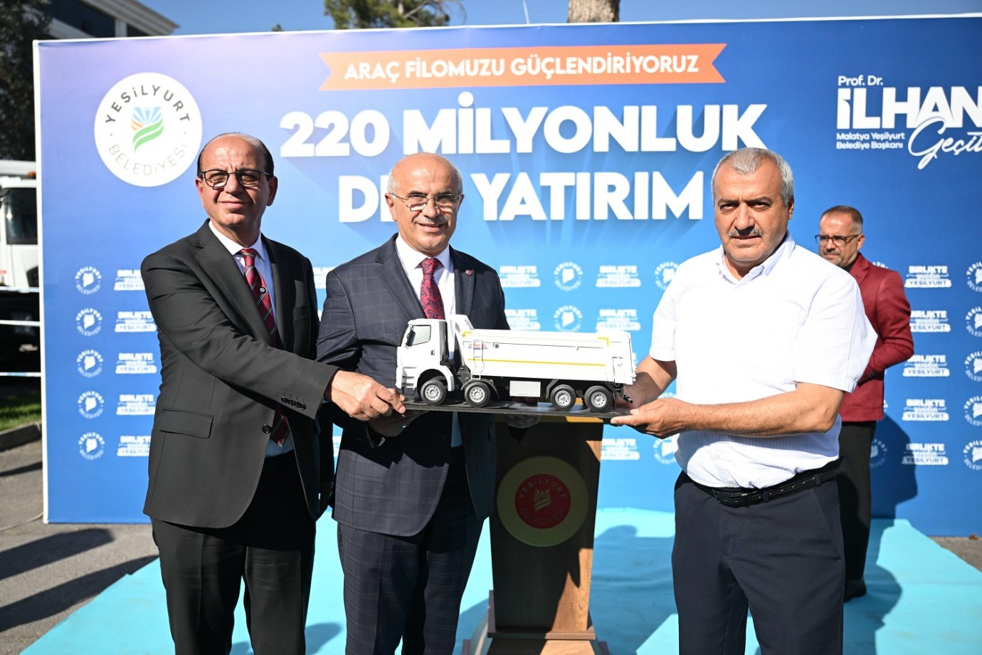 Yeşilyurt Belediyesi Araç Filosunu Güçlendirdi