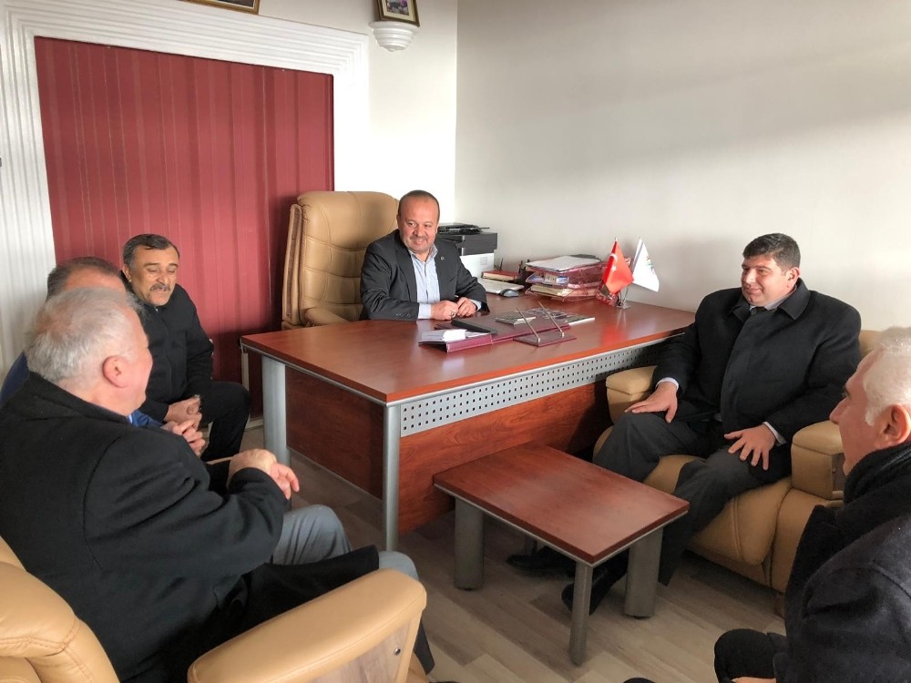 İYİ Partili Parlak, ziyaretlerini sürüdüyor