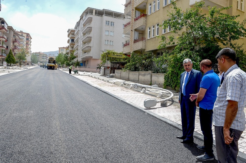 Mevlüt Aslanoğlu Caddesi asfaltlandı
