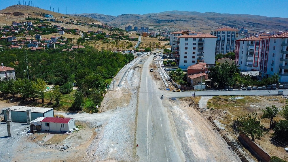 Polat Yeşilçam Caddesindeki çalışmaları inceledi