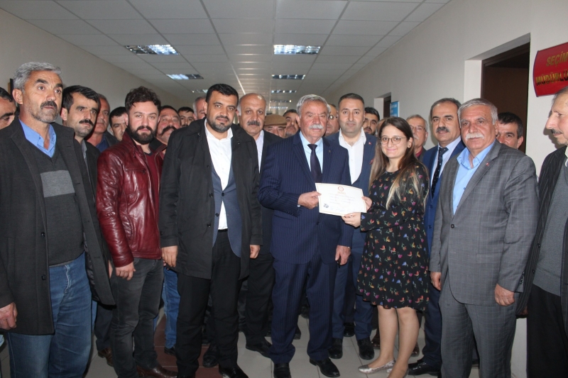 Doğanşehir Belediye Başkanı Küçük, mazbatasını aldı
