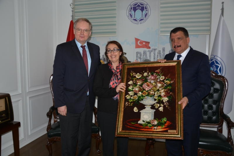 Kesin olmayan sonuçlara göre, AK Parti adayı Selahattin Gürkan kazandı.